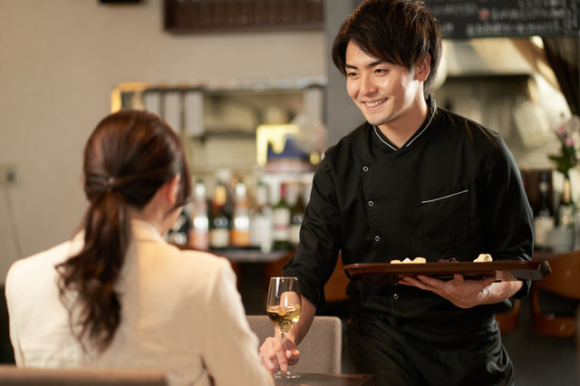 料飲サービススタッフの求人画像１